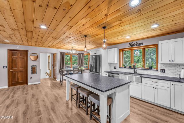 1131 Lindsey Drive, Sevierville, TN 37876