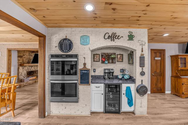 1131 Lindsey Drive, Sevierville, TN 37876