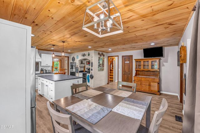 1131 Lindsey Drive, Sevierville, TN 37876
