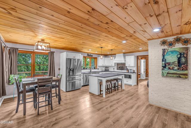 1131 Lindsey Drive, Sevierville, TN 37876