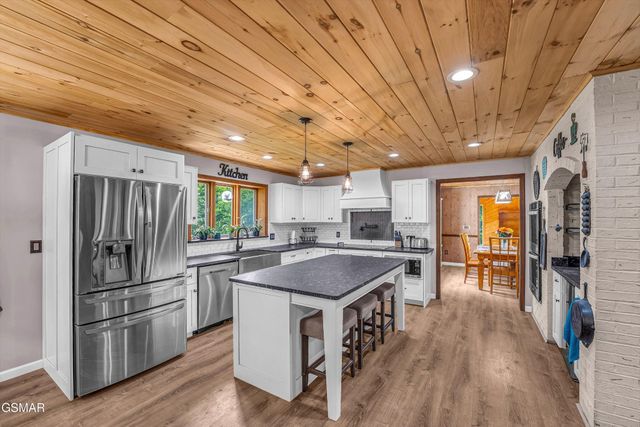 1131 Lindsey Drive, Sevierville, TN 37876