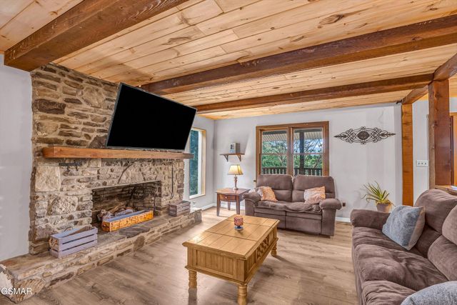 1131 Lindsey Drive, Sevierville, TN 37876