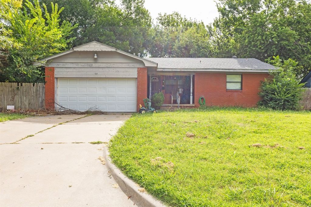 919 Canterbury Avenue, Norman, OK 73069