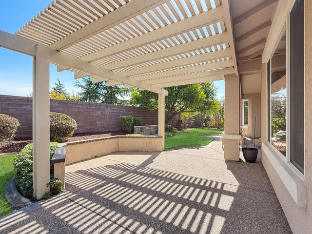 1143 Fairway Valley Ln, Lincoln, CA 95648