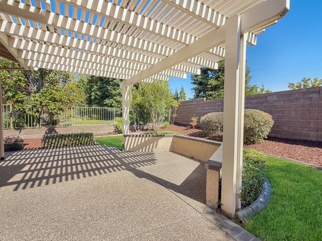 1143 Fairway Valley Ln, Lincoln, CA 95648