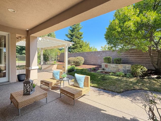 1143 Fairway Valley Ln, Lincoln, CA 95648