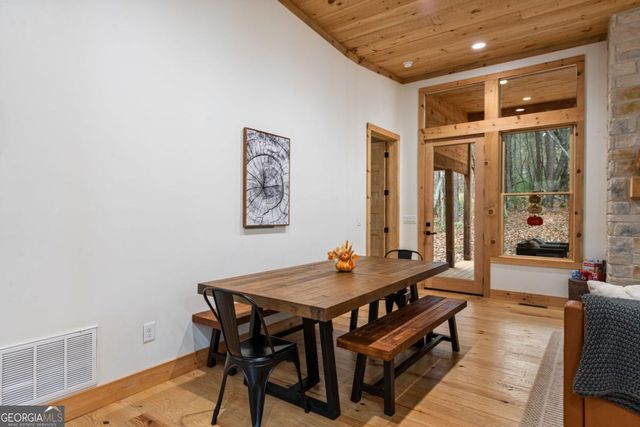 649 Lees Ride, Mccaysville, GA 30555