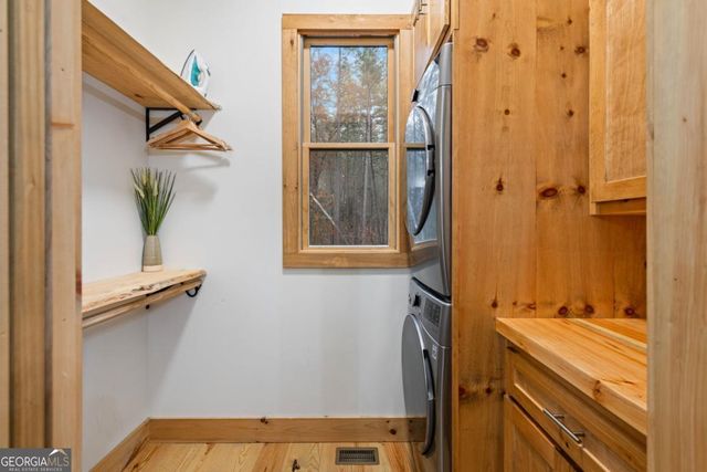 649 Lees Ride, Mccaysville, GA 30555