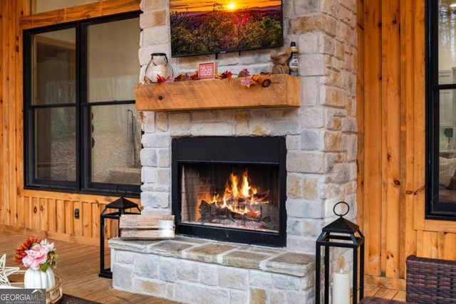 649 Lees Ride, Mccaysville, GA 30555