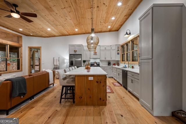 649 Lees Ride, Mccaysville, GA 30555