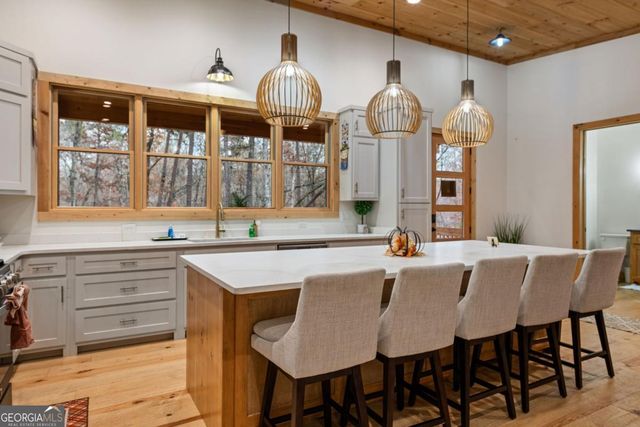 649 Lees Ride, Mccaysville, GA 30555