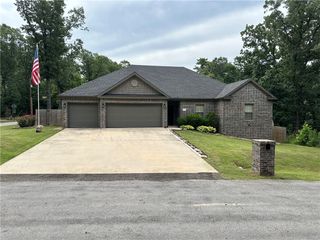 1 Hermitage Lane, Bella Vista, AR 72715
