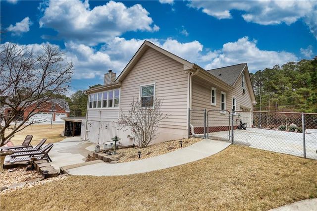 2822 Green Road, Loganville, GA 30052