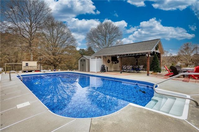 2822 Green Road, Loganville, GA 30052