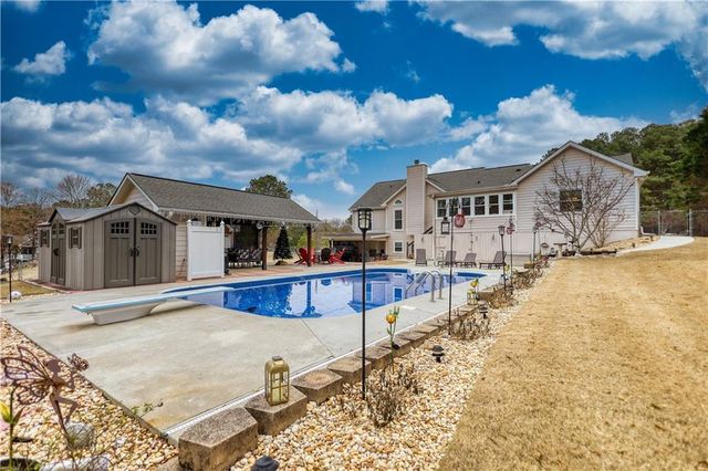 2822 Green Road, Loganville, GA 30052