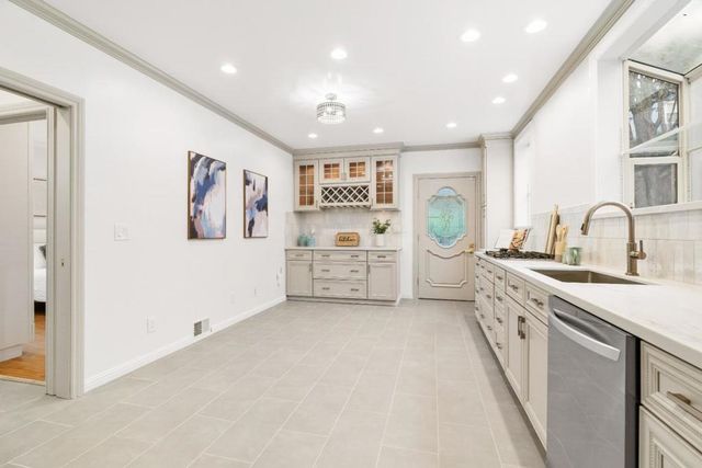 335 Chicago Way, San Francisco, CA 94112