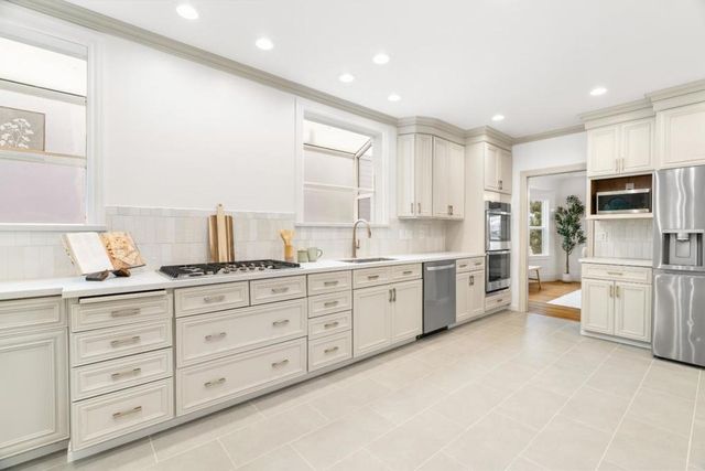 335 Chicago Way, San Francisco, CA 94112