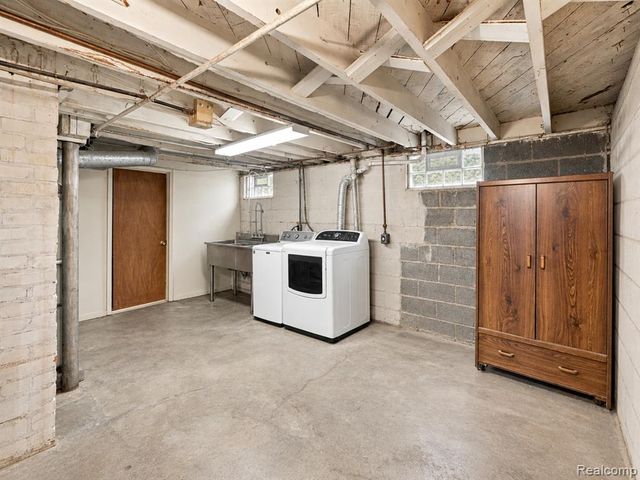 751 E Hazelhurst Street, Ferndale, MI 48220