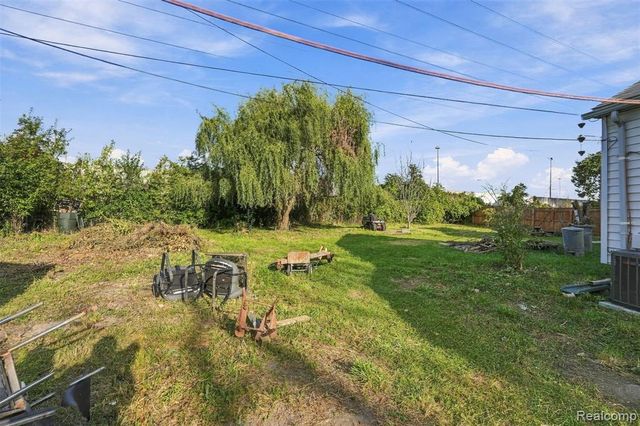 751 E Hazelhurst Street, Ferndale, MI 48220