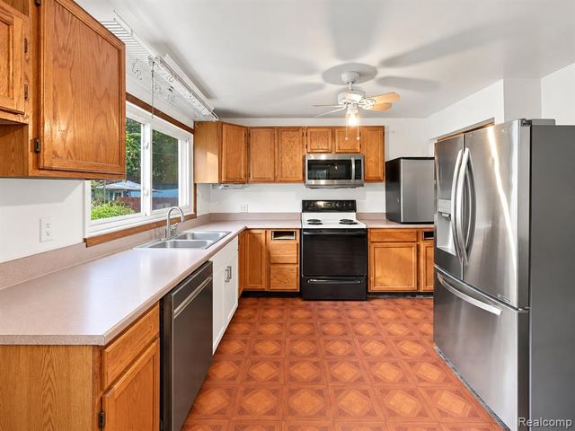 751 E Hazelhurst Street, Ferndale, MI 48220