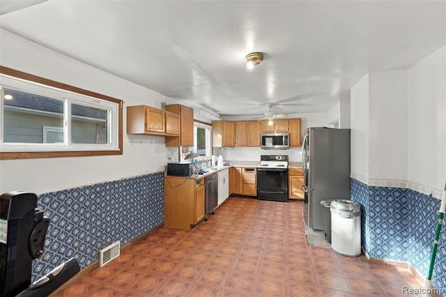 751 E Hazelhurst Street, Ferndale, MI 48220