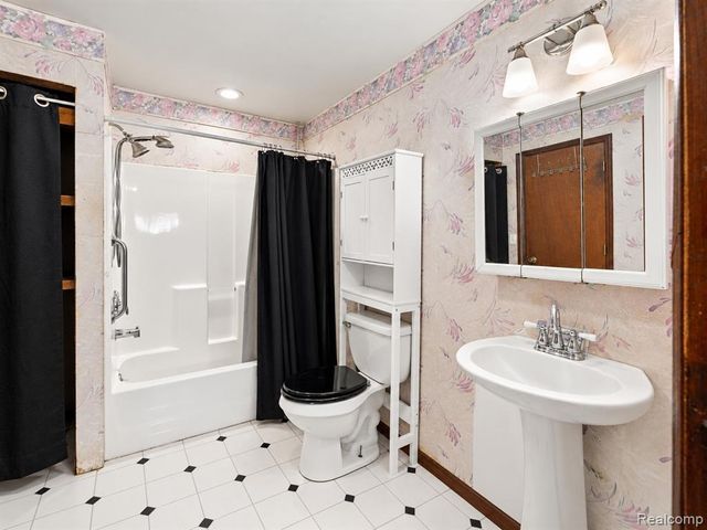 751 E Hazelhurst Street, Ferndale, MI 48220