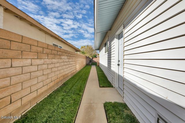 44321 E 4th Street, Lancaster, CA 93535