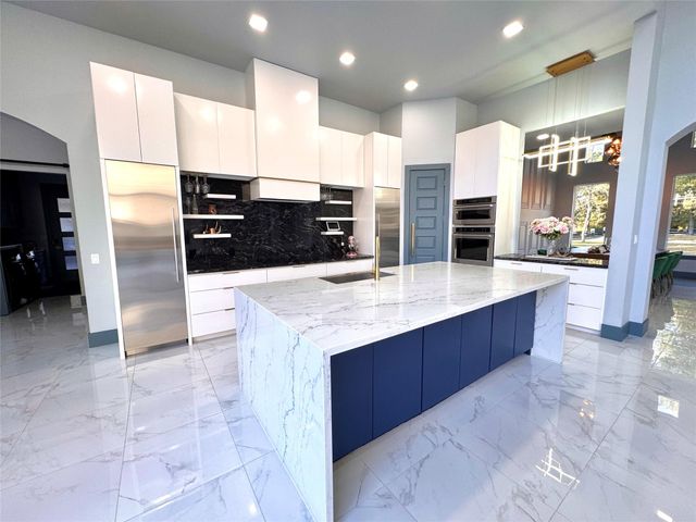 10203 Camden Circle, Magnolia, TX 77354