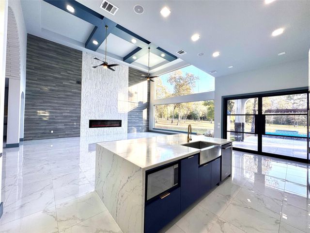 10203 Camden Circle, Magnolia, TX 77354