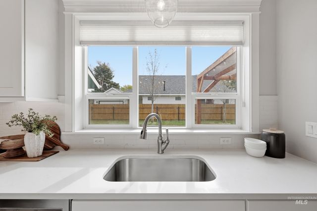 2002 S Hilton, Boise, ID 83705