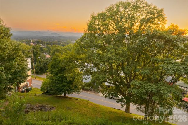 474 College Street, Asheville, NC 28801