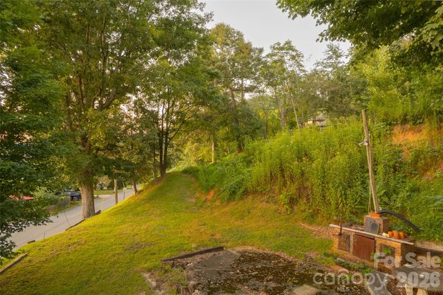474 College Street, Asheville, NC 28801