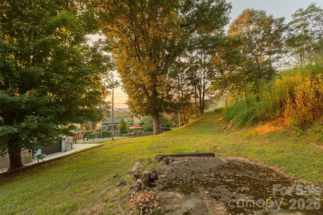 474 College Street, Asheville, NC 28801