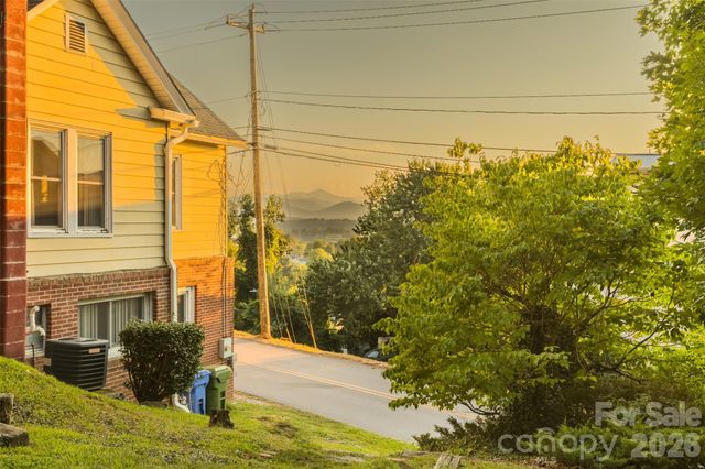 474 College Street, Asheville, NC 28801