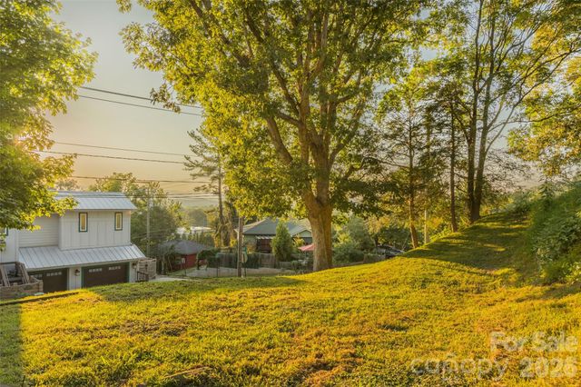474 College Street, Asheville, NC 28801