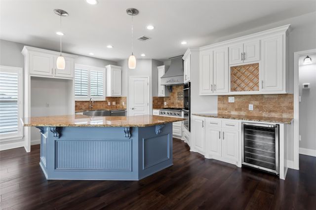 610 S Shady Lane, Shoreacres, TX 77571