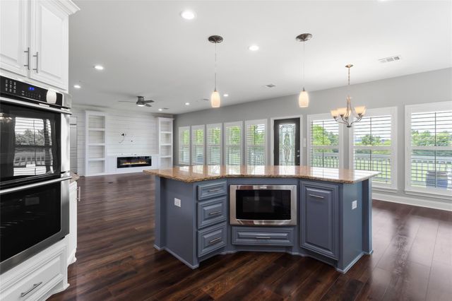 610 S Shady Lane, Shoreacres, TX 77571