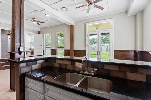 610 S Shady Lane, Shoreacres, TX 77571