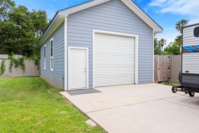 610 S Shady Lane, Shoreacres, TX 77571