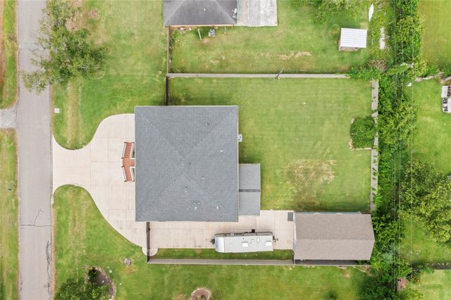 610 S Shady Lane, Shoreacres, TX 77571