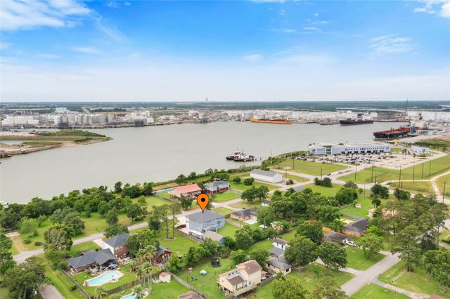 610 S Shady Lane, Shoreacres, TX 77571
