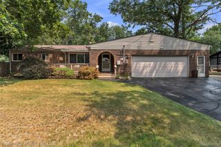 8822 Pontiac Lake Road, White Lake Charter Township, MI 48386