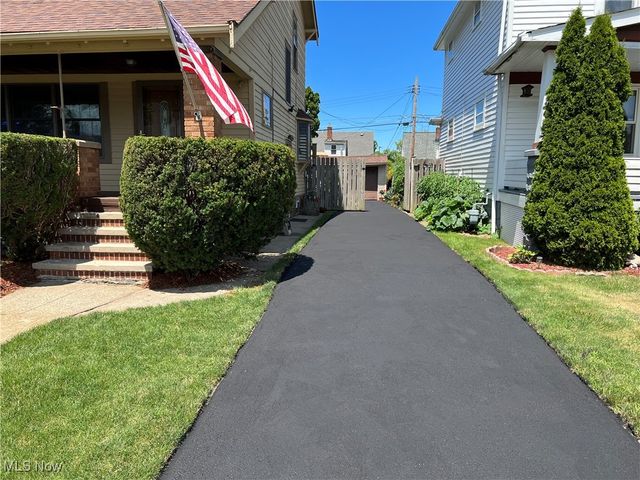 4710 Maplecrest Avenue, Parma, OH 44134