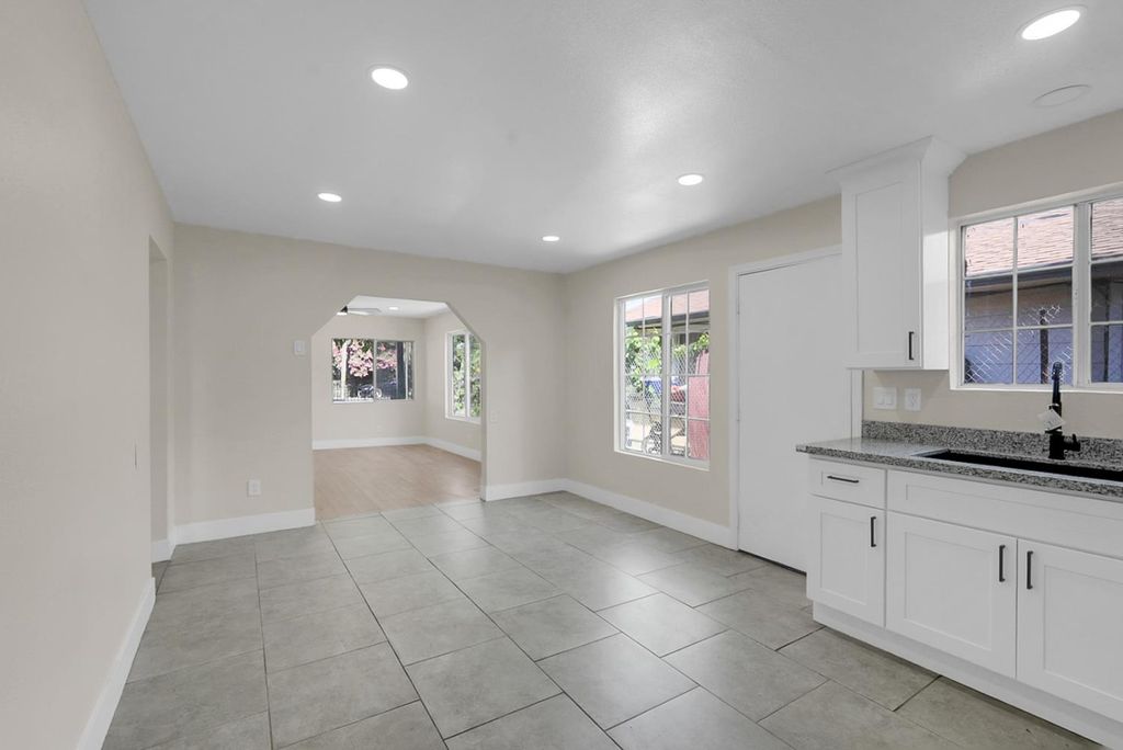 Image 12 of property listing at 736 S Modesto, Stockton, CA 95203