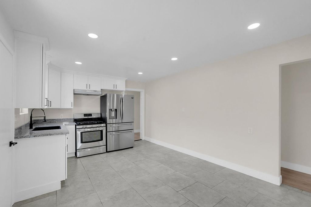Image 15 of property listing at 736 S Modesto, Stockton, CA 95203