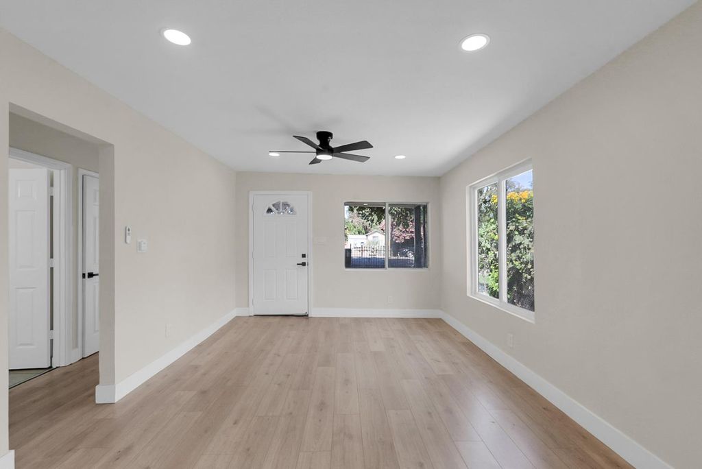 Image 16 of property listing at 736 S Modesto, Stockton, CA 95203