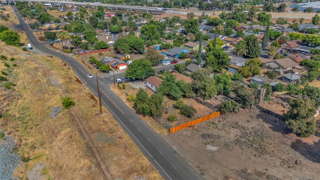 Image 2 of property listing at 736 S Modesto, Stockton, CA 95203