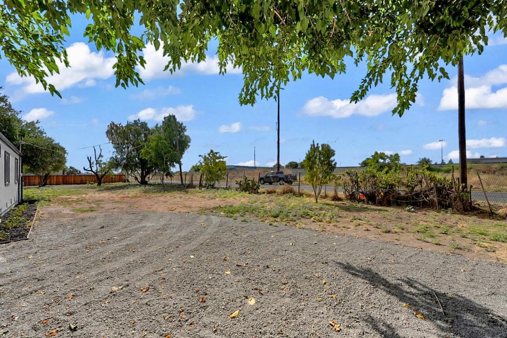 Image 20 of property listing at 736 S Modesto, Stockton, CA 95203