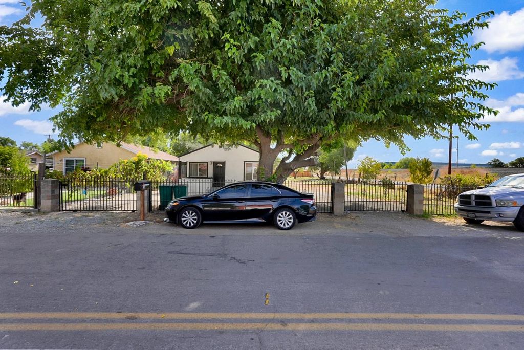 Image 21 of property listing at 736 S Modesto, Stockton, CA 95203