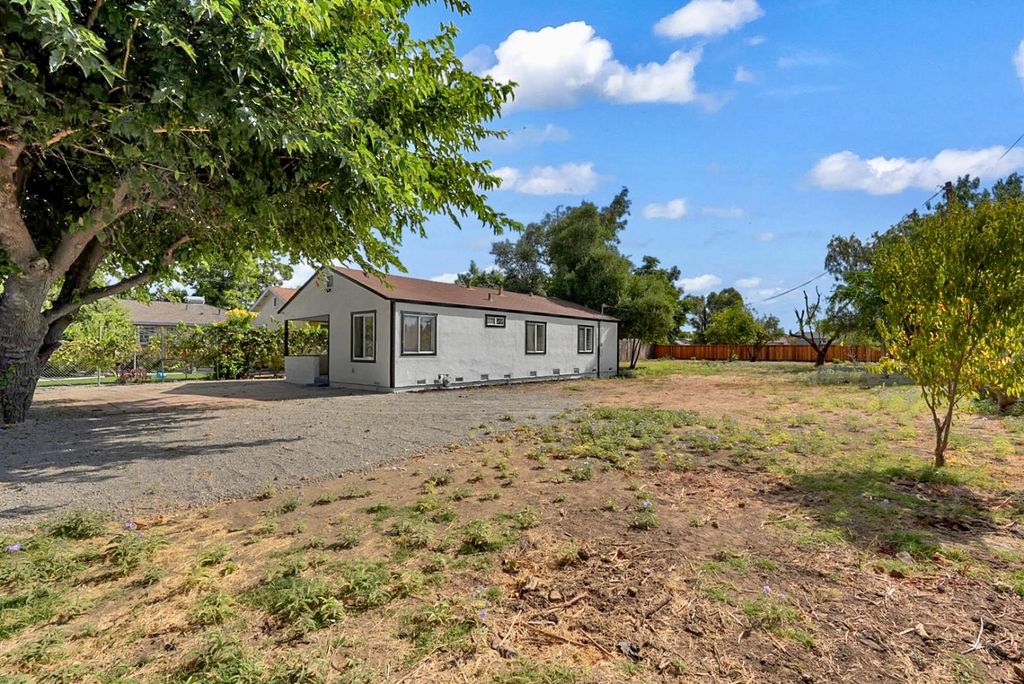 Image 22 of property listing at 736 S Modesto, Stockton, CA 95203